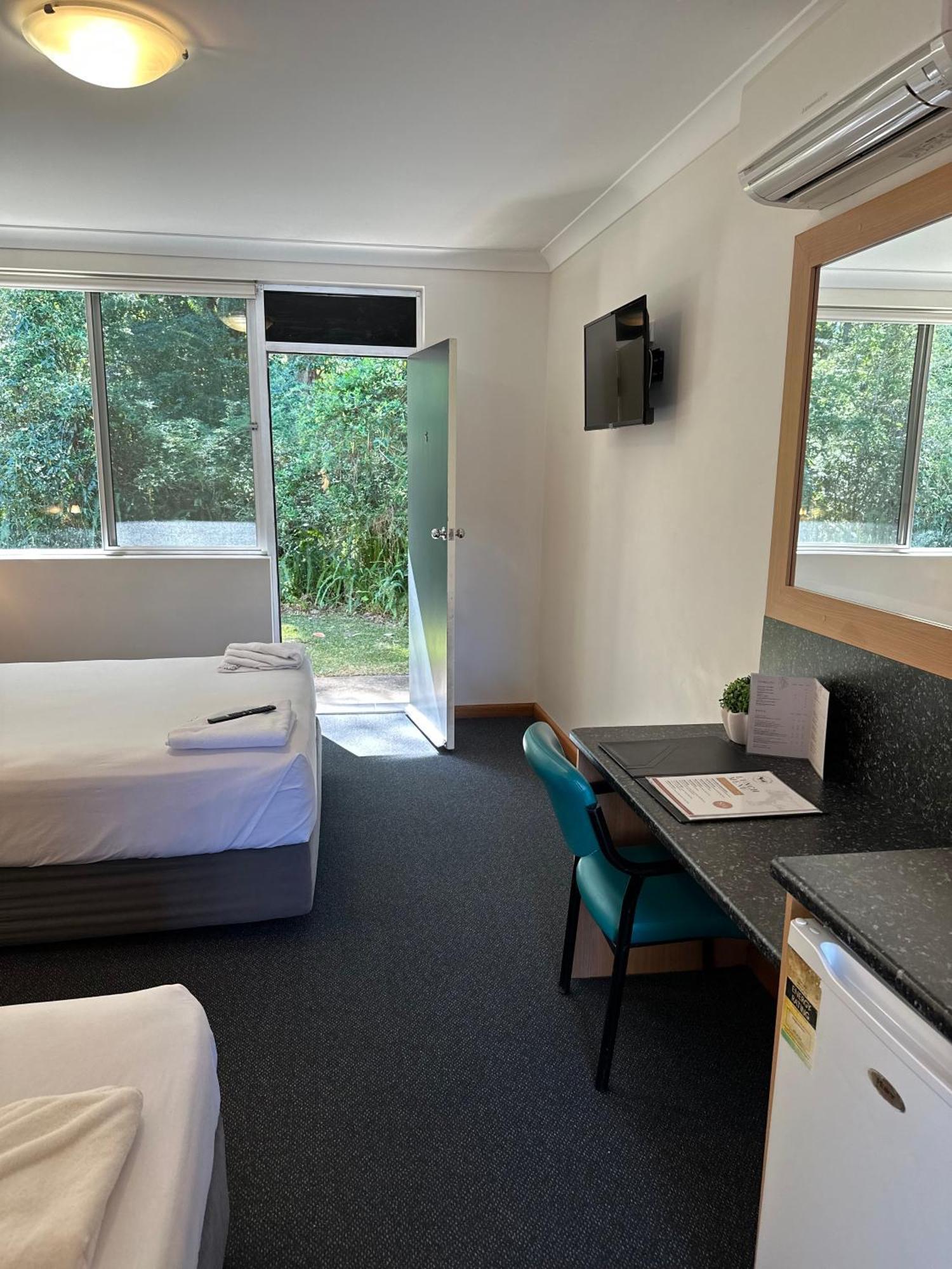 Hotel Bull And Bush 2*